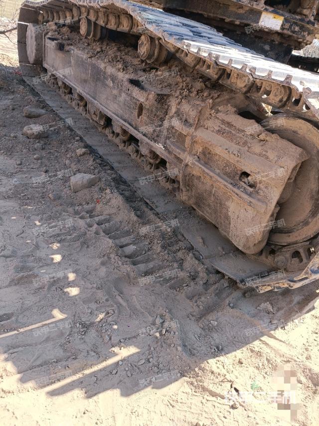 單側(cè)履帶整體（整機(jī)外觀(guān)）