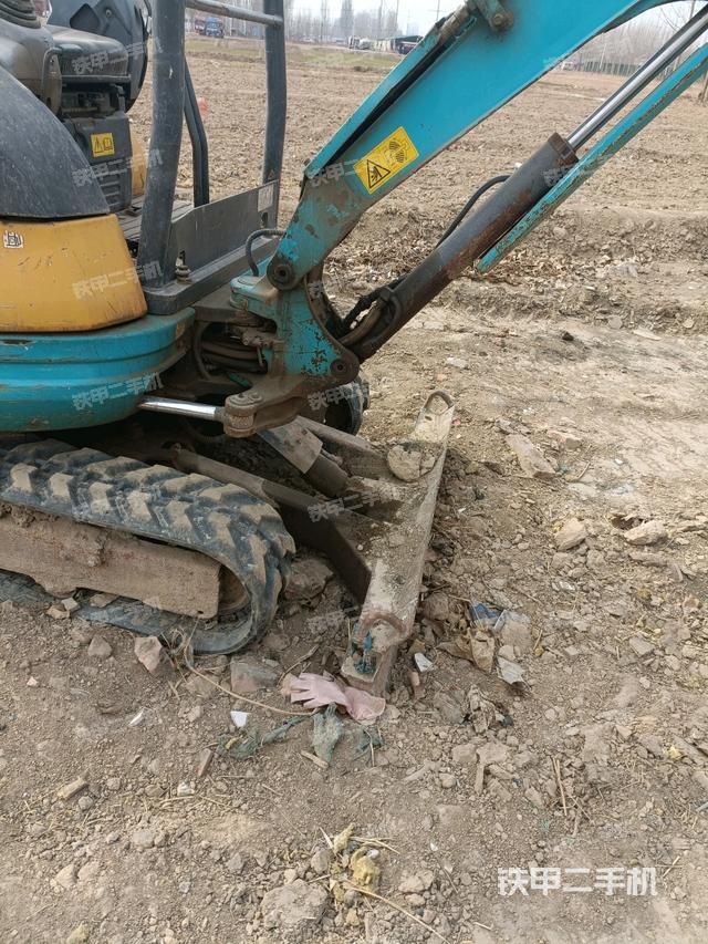 轉(zhuǎn)盤和下車架正前（工作和回轉(zhuǎn)裝置）