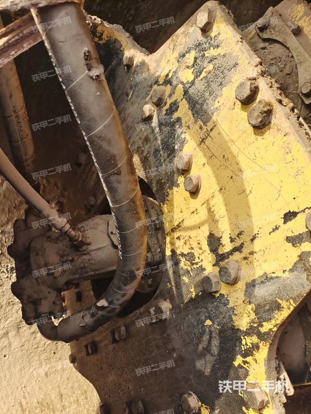 前車架正右側(cè)（壓路機(jī)前后車架）