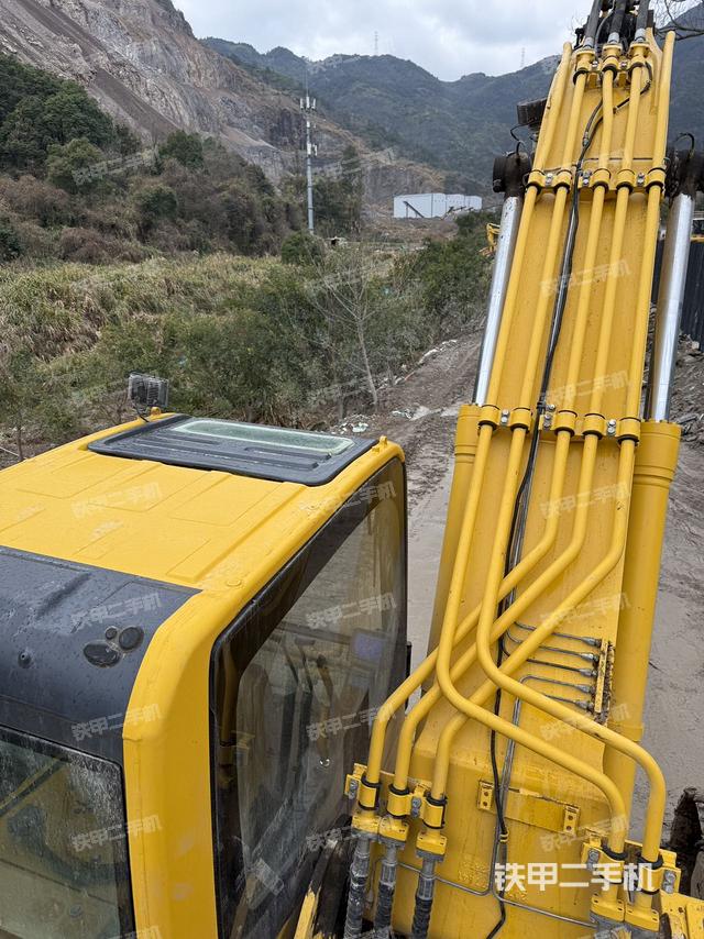 駕駛室頂部（整機外觀）