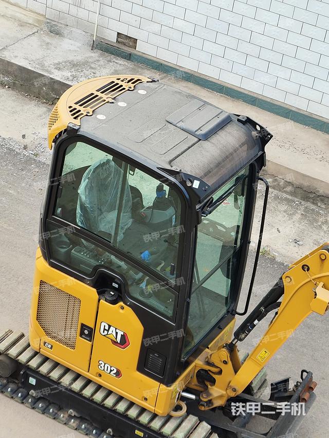 驾驶室顶部（整机外观）