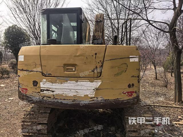 駕駛室頂部(整機外觀) 駕駛室頂部(整機外觀)