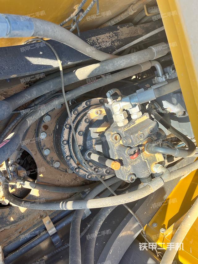 回转马达和主控阀（整机外观）