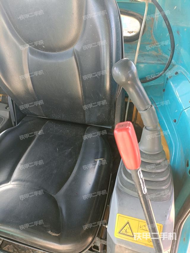 座椅左側控制臺/音響/含左手柄（駕駛室部分）