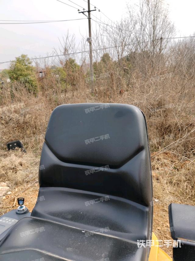 后窗玻璃角標（駕駛室部分）