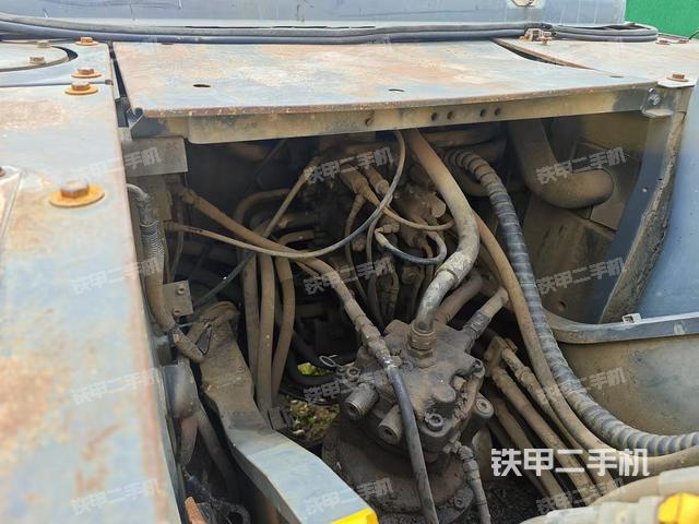 回转马达和主控阀（整机外观）