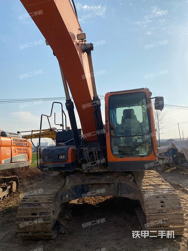 驾驶室顶部（整机外观）