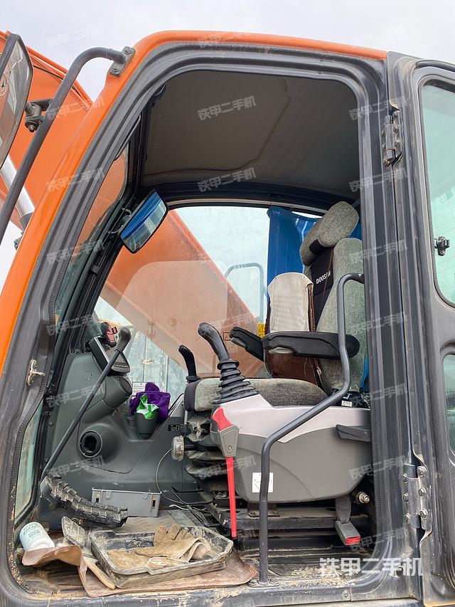 驾驶室整体（整机外观）