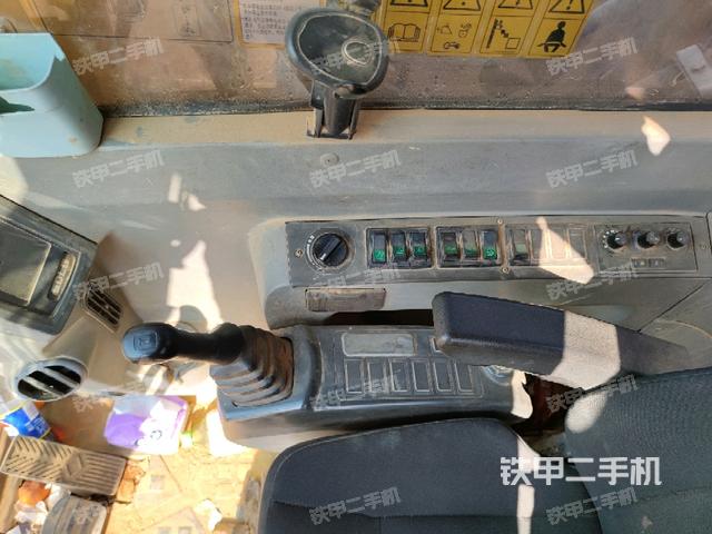 座椅右側(cè)控制臺/鑰匙門/油門/含右手柄(駕駛室部分) 座椅右側(cè)控制臺/鑰匙門/油門/含右手柄(駕駛室部分)