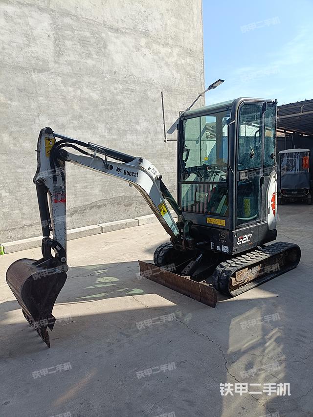 驾驶室顶部（整机外观）