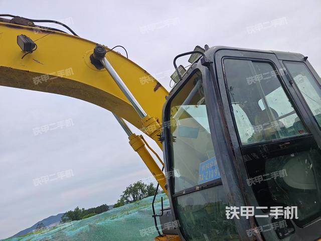 驾驶室顶部（整机外观）