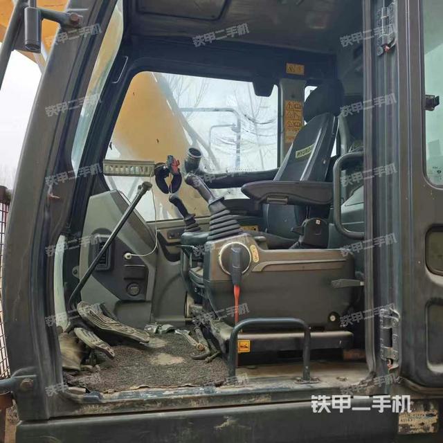 駕駛室整體（整機外觀）