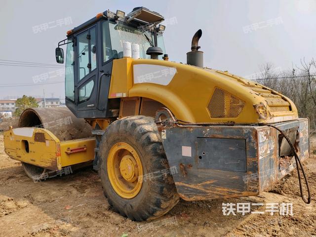 左后45°（壓路機(jī)整機(jī)外觀）