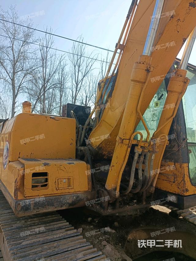 大臂油缸整體?豎拍(工作和回轉(zhuǎn)裝置) 大臂油缸整體?豎拍(工作和回轉(zhuǎn)裝置)