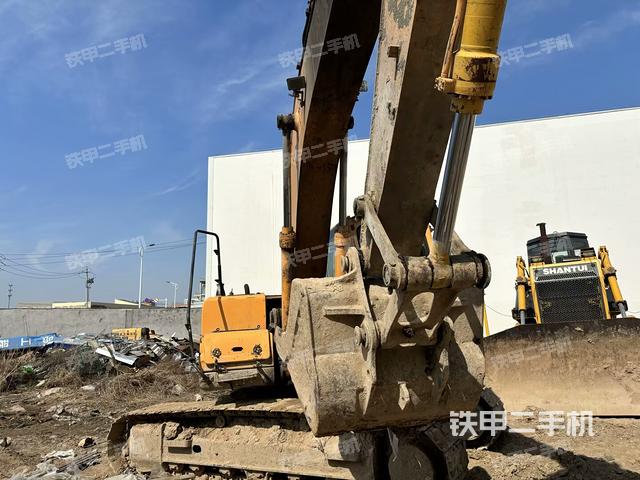 大臂根部?斜視(工作和回轉(zhuǎn)裝置) 大臂根部?斜視(工作和回轉(zhuǎn)裝置)