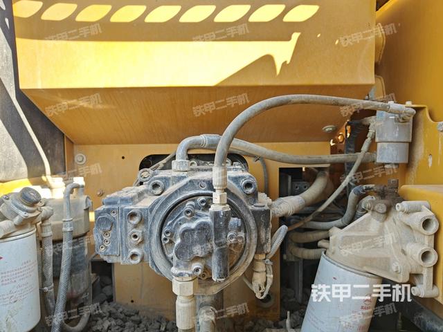 液壓泵艙室正面整體(整機外觀) 液壓泵艙室正面整體(整機外觀)