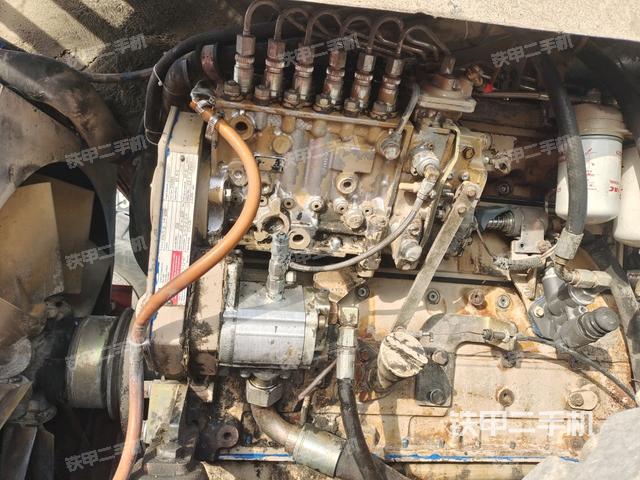 發(fā)動(dòng)機(jī)艙全景（壓路機(jī)發(fā)動(dòng)機(jī)艙）