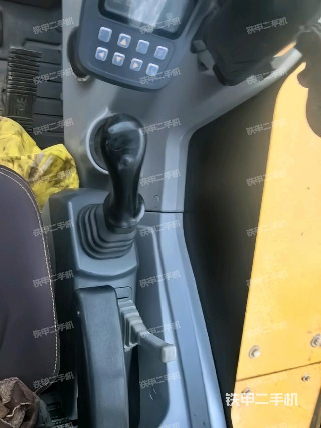 座椅左側(cè)控制臺(tái)/音響/含左手柄（駕駛室部分）