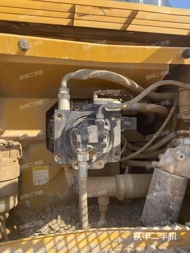 液壓泵艙室正面整體（整機(jī)外觀(guān)）