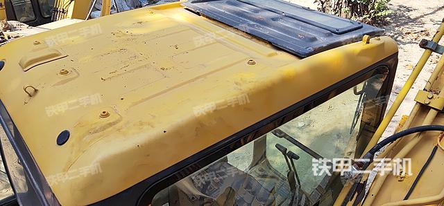 駕駛室頂部（整機外觀）