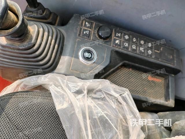 座椅左側(cè)控制臺(tái)/音響/含左手柄(駕駛室部分) 座椅左側(cè)控制臺(tái)/音響/含左手柄(駕駛室部分)