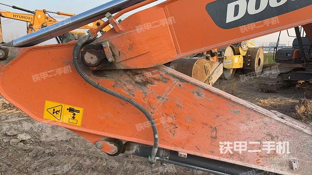 大臂油缸整體?豎拍（工作和回轉(zhuǎn)裝置）