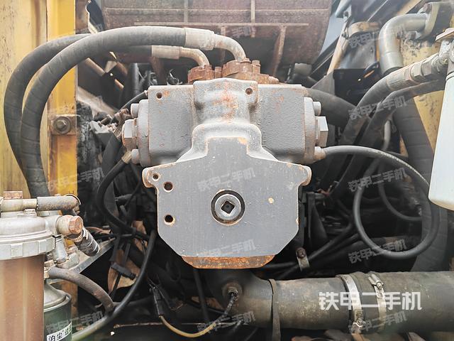 液壓泵艙室正面整體（整機(jī)外觀）