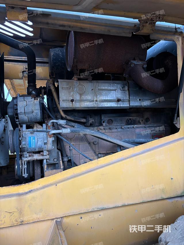 發(fā)動(dòng)機(jī)右側(cè)（整機(jī)外觀及大件）