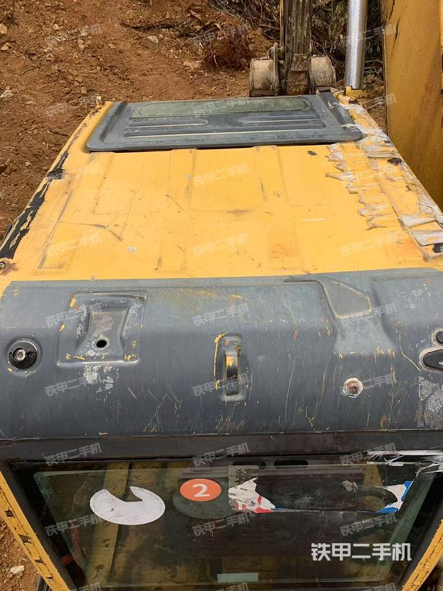 駕駛室頂部（整機外觀）