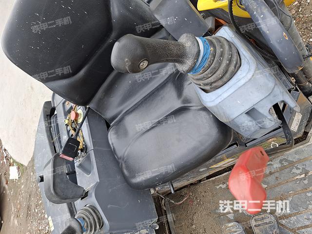 驾驶室顶部（整机外观）