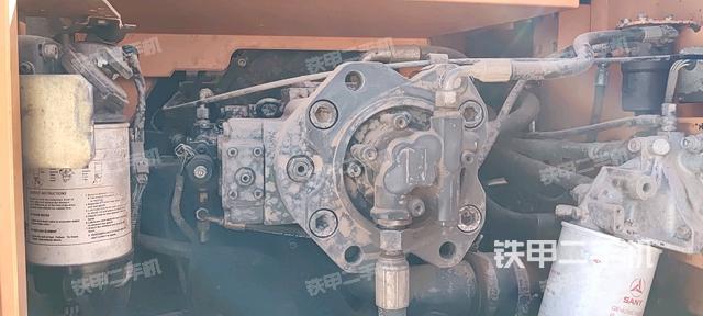 液壓泵艙室正面整體（整機(jī)外觀）