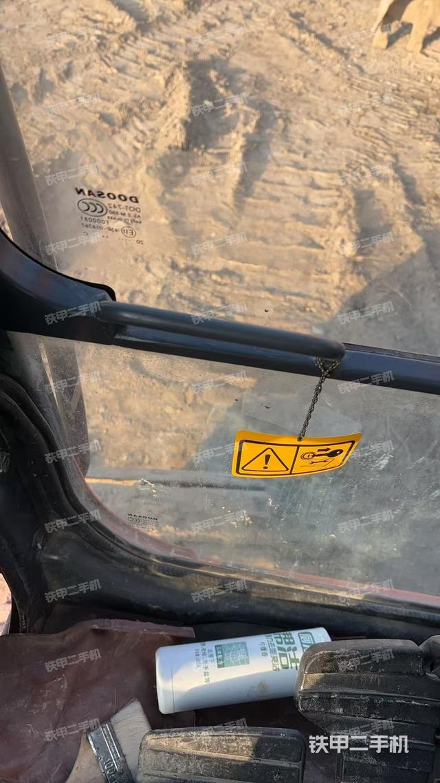 座椅左側(cè)控制臺/音響/含左手柄（駕駛室部分）