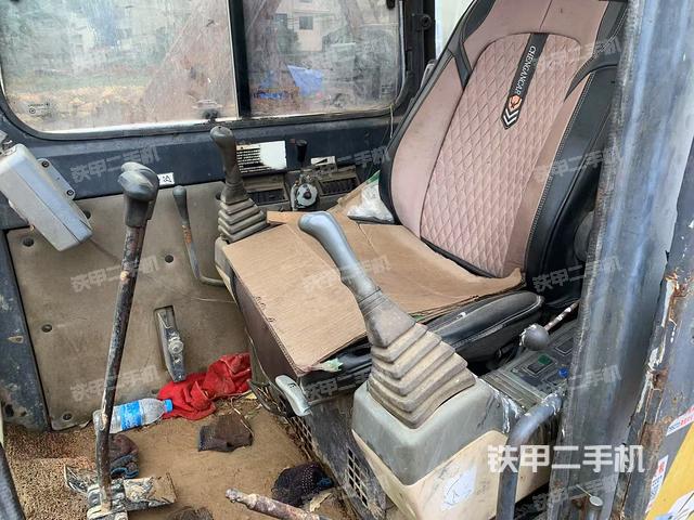 駕駛室整體（整機(jī)外觀）