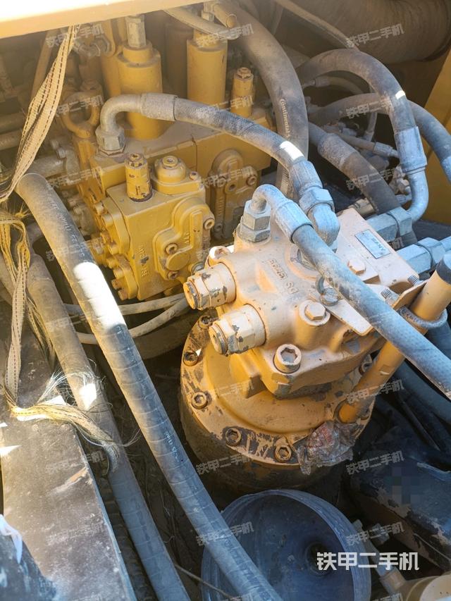 回轉(zhuǎn)馬達(dá)和主控閥（整機(jī)外觀(guān)）