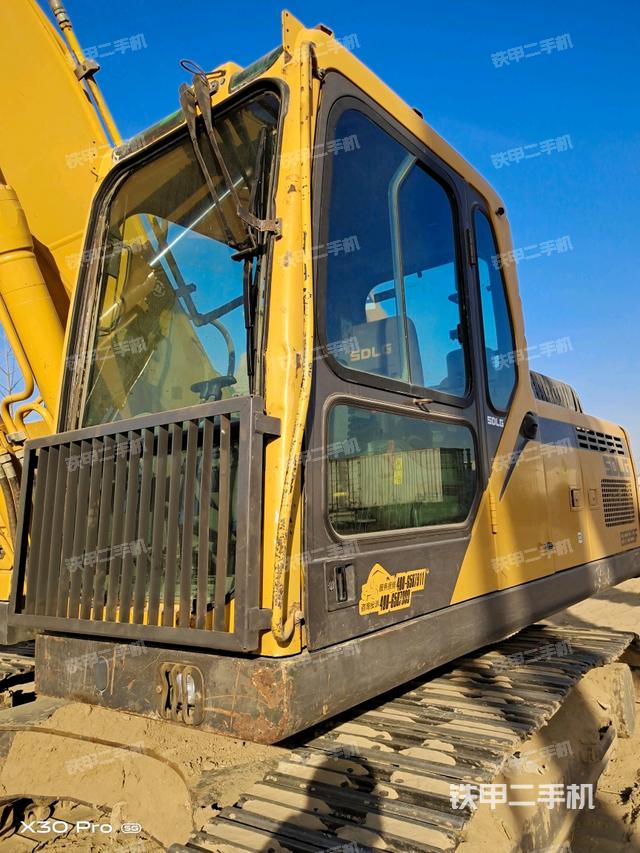 駕駛室整體（整機外觀）