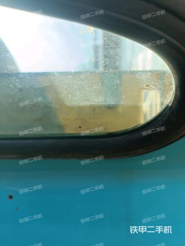 后窗玻璃角標（駕駛室部分）