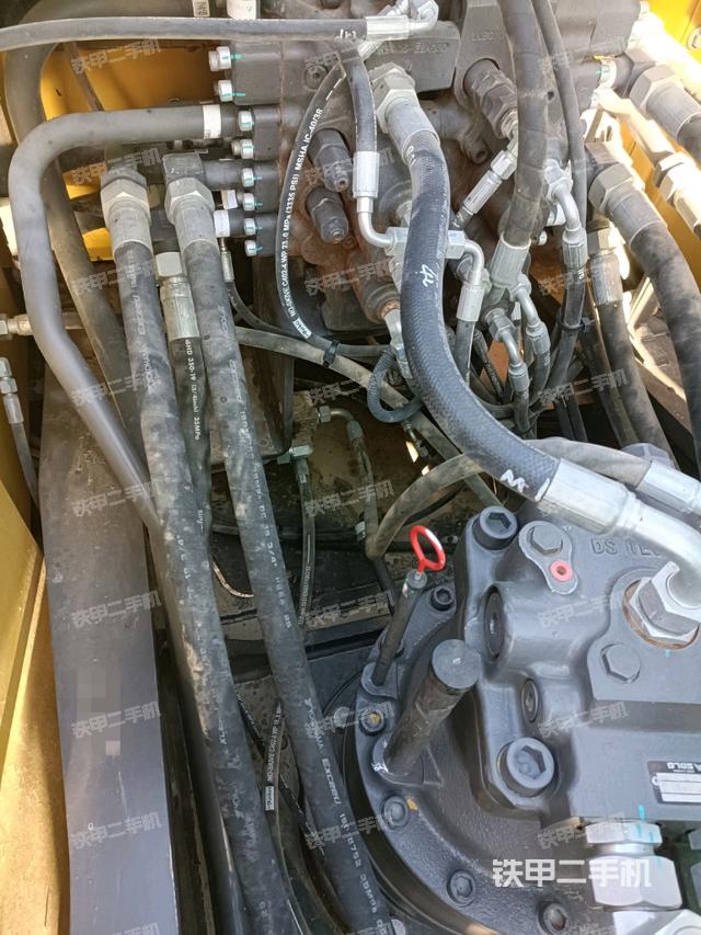 回轉(zhuǎn)馬達和主控閥（整機外觀）