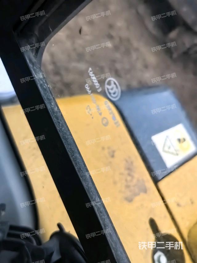 后窗玻璃角標(biāo)（駕駛室部分）