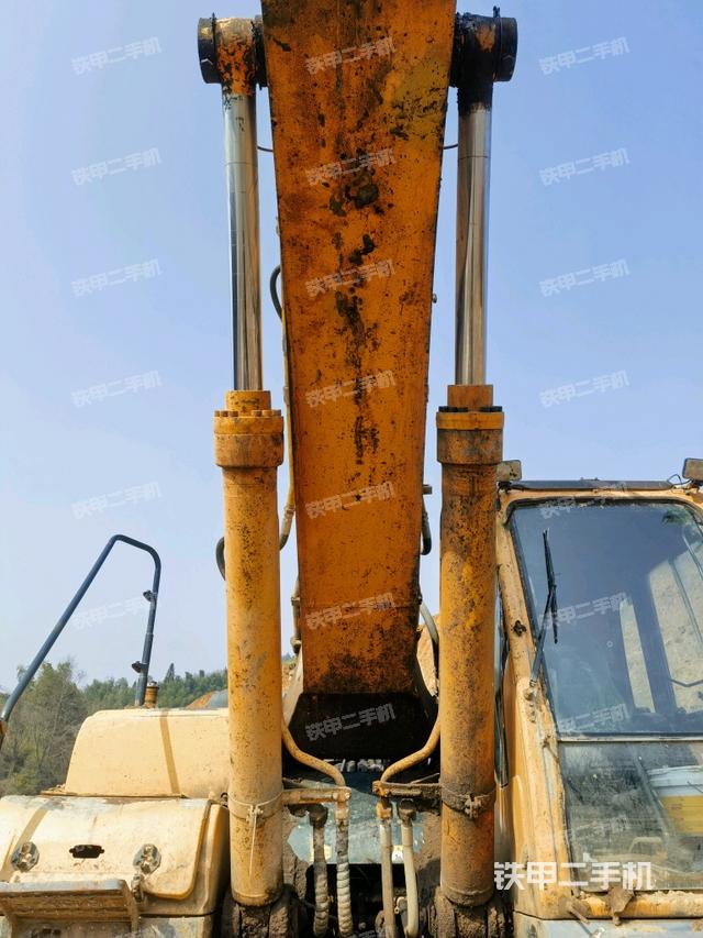 大臂油缸整體?豎拍(工作和回轉裝置) 大臂油缸整體?豎拍(工作和回轉裝置)