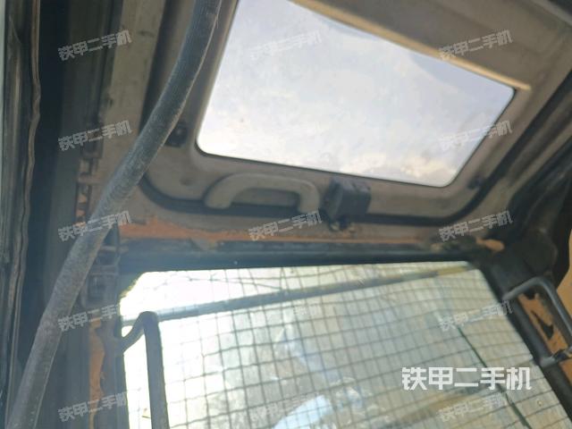 后窗玻璃角標(駕駛室部分) 后窗玻璃角標(駕駛室部分)