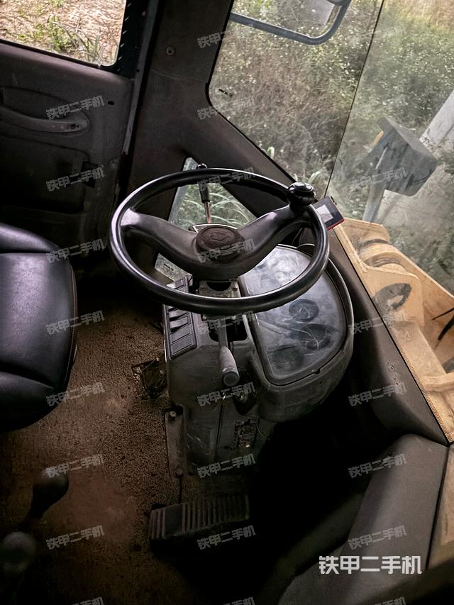 駕駛室操作臺(tái)（整機(jī)外觀及大件）