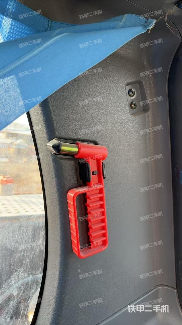 后窗玻璃角標（駕駛室部分）