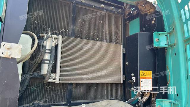 散熱器正面(大件艙室) 散熱器正面(大件艙室)