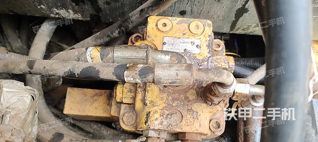 回转马达和主控阀（整机外观）