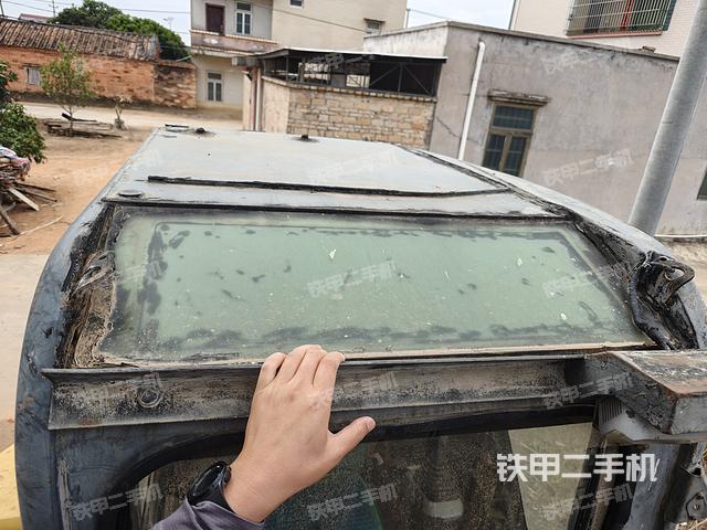 驾驶室顶部（整机外观）