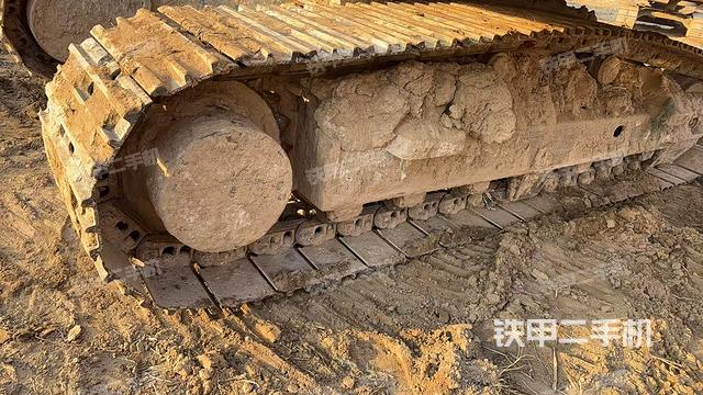 左驅(qū)動輪（行走機構(gòu)）