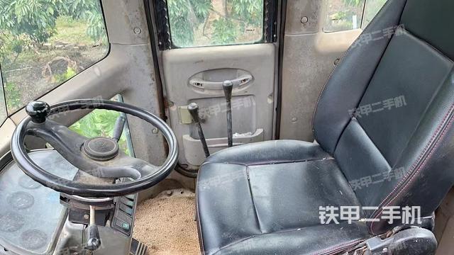 駕駛室工作臺(tái)（整機(jī)外觀及大件）