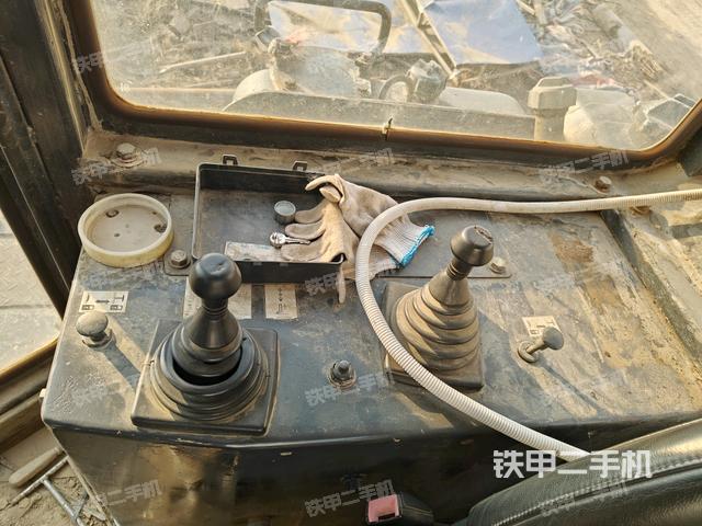 玻璃角標(biāo)（推土機駕駛室）