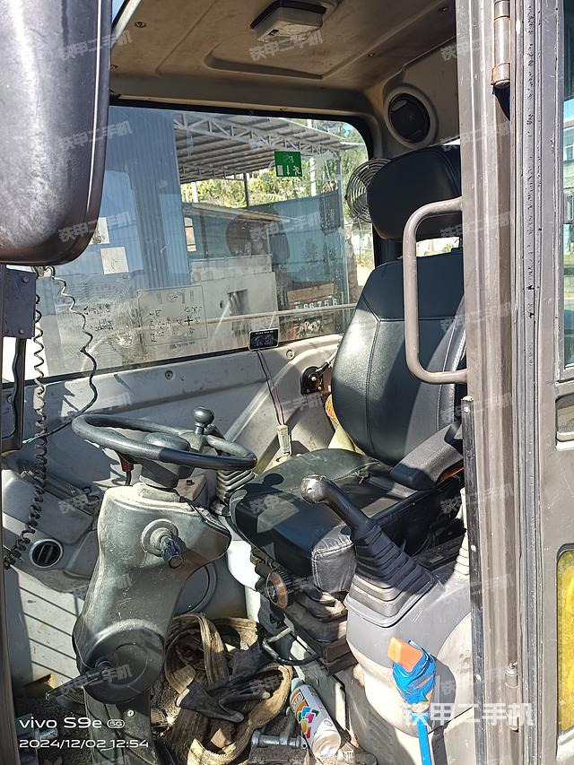 駕駛室整體(整機外觀) 駕駛室整體(整機外觀)