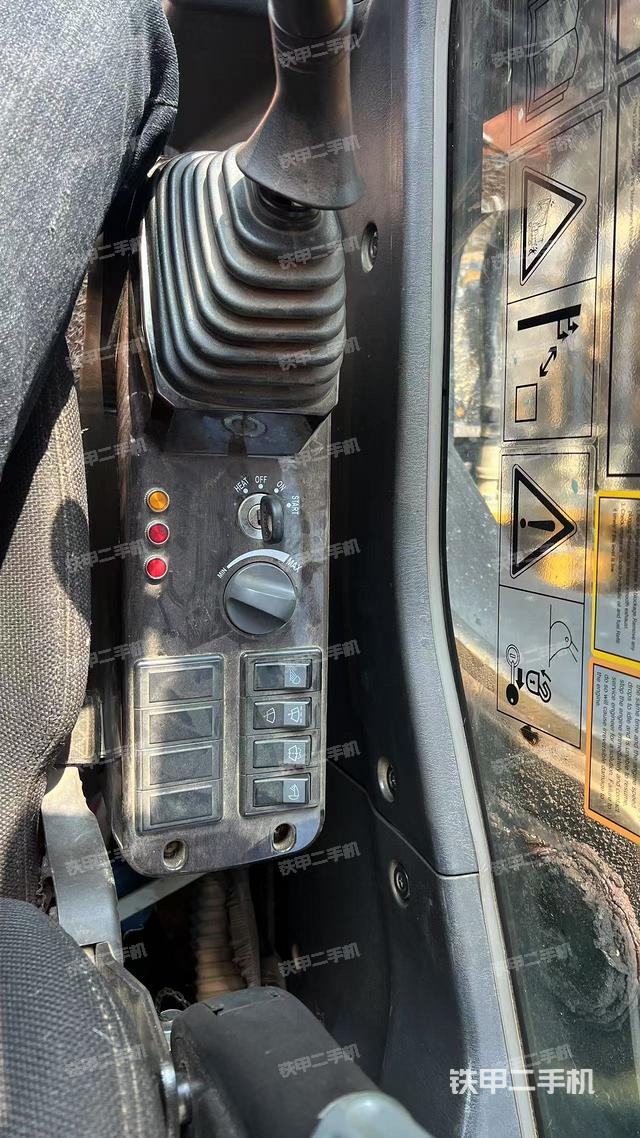 座椅左側(cè)控制臺(tái)/音響/含左手柄（駕駛室部分）